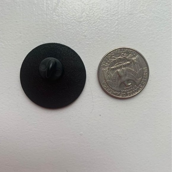 New “I smell children” Hocus Pocus inspired Halloween enamel pin - Picture 3 of 3